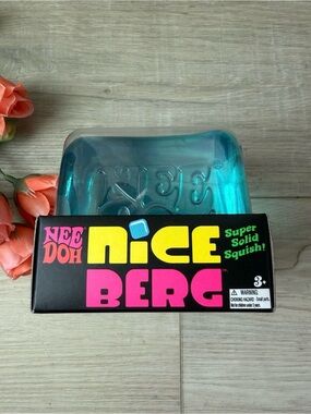 Needoh Big Nice Berg NWT